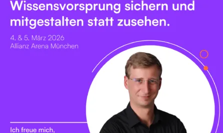 Lila Event-Grafik zur CPT 2026 mit dem Claim „CONNECT. PROTECT. TRANSFORM.“ und der Headline „Wissensvorsprung sichern und mitgestalten statt zusehen.“ Darunter stehen Datum und Ort: 4. & 5. März 2026, Allianz Arena München. Rechts oben befindet sich das CPT-Logo „CPT by FTAPI“, links oben das Logo „Stephan A. Davis – manage it together“. Im unteren rechten Bereich ist ein Porträtfoto eines Mannes mit kurzen hellbraunen Haaren und Brille zu sehen. Er trägt ein schwarzes Hemd, steht mit verschränkten Armen vor hellem Hintergrund und blickt selbstbewusst in die Kamera. Neben dem Bild steht: „Ich freue mich, dich vor Ort zu treffen!“ Grafische Elemente in Orange und Weiß setzen Akzente auf dem violetten Verlaufshintergrund.